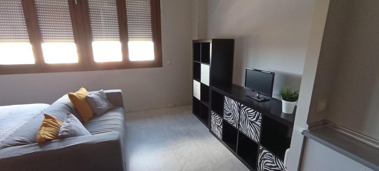 Apartamento Fibes Y Congresos Севиля Екстериор снимка