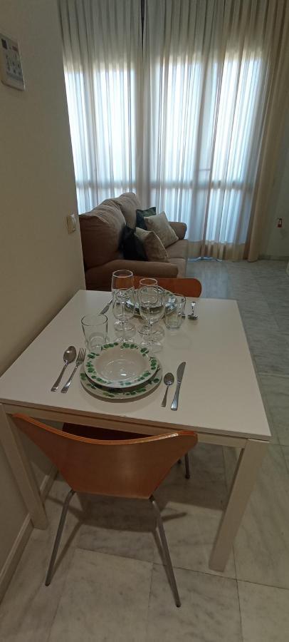 Apartamento Fibes Y Congresos Севиля Екстериор снимка